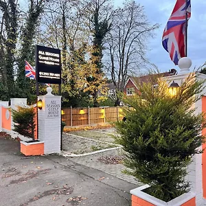 Guest house Seasons Gatwick & Parking